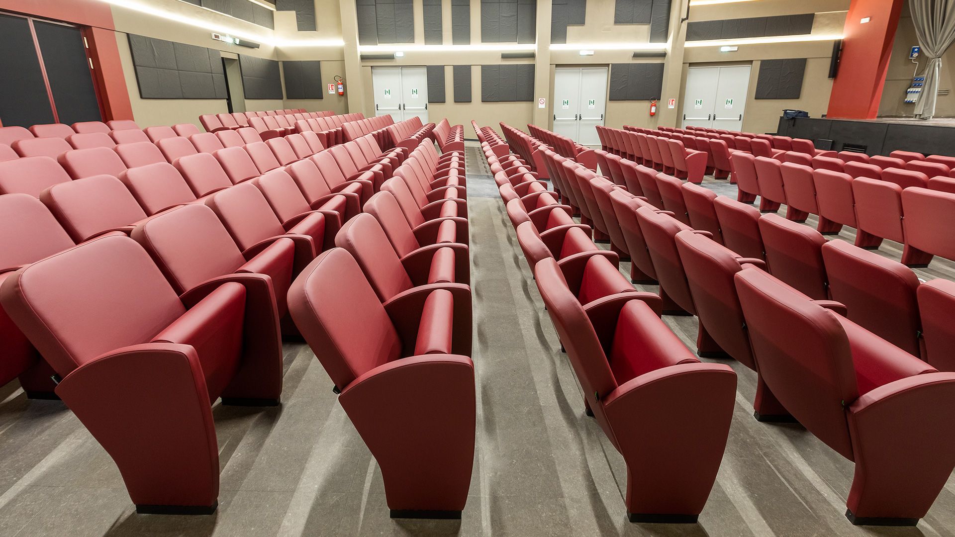 Realizzazione cineteatro comunale “Sala Zambra”, per la città di Ortona (CH), Italia