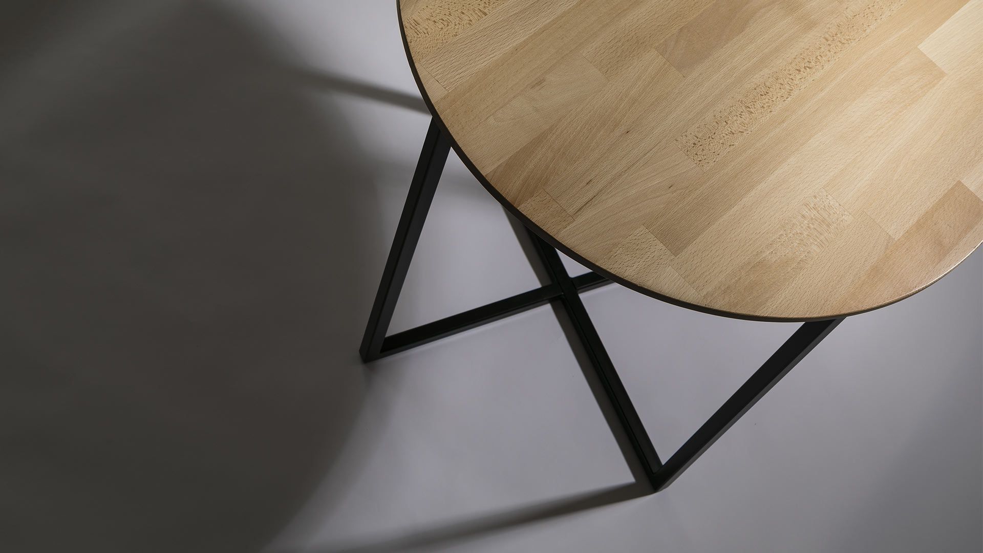 Tavolo di legno Kube C artigianale di design per ufficio Environment ambiente Moschella